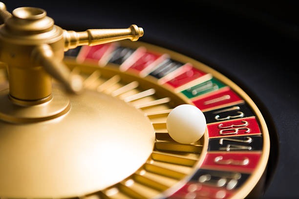 Mobile app interface showing live roulette and football odds